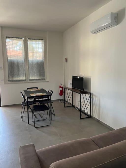 Appartamento Mini Loft Rina - Stazione Migliarina La Spezia